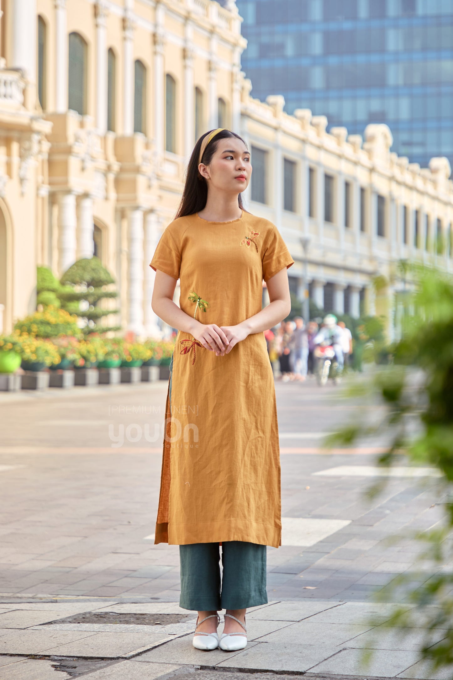 Blossom Traditional Vietnamese Dress - Áo Dài Blossom Vàng Có Thêu