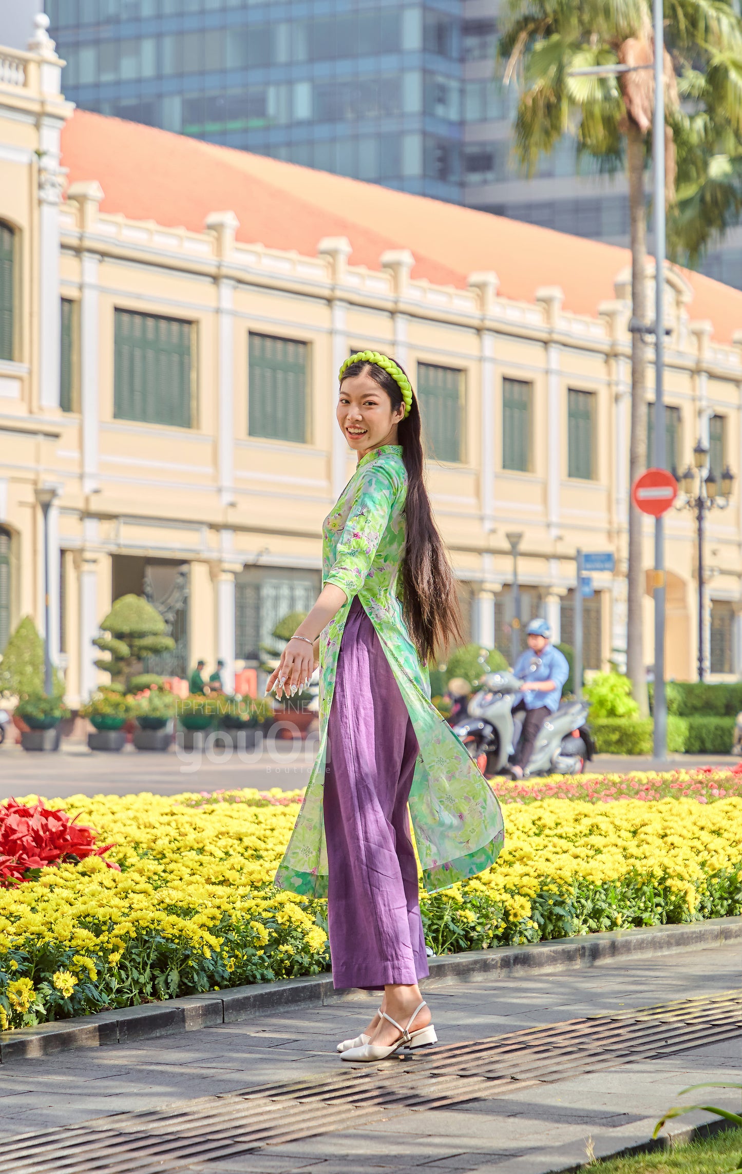 Desire Traditional Vietnamese Dress - Áo Dài Desire Lụa Hoa Xanh Lá