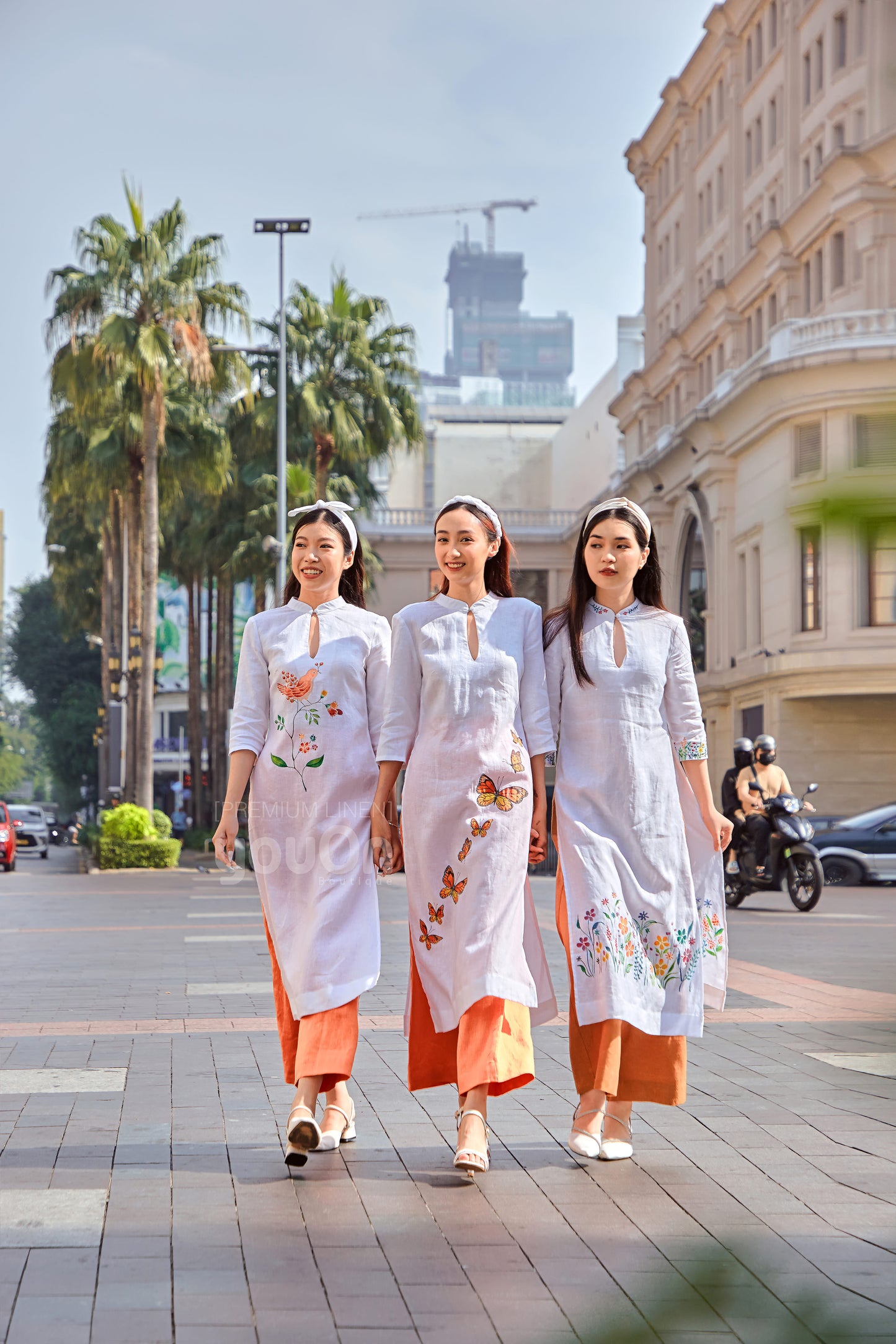 Desire Traditional Vietnamese Dress - Áo Dài Desire Trắng Có Vẽ