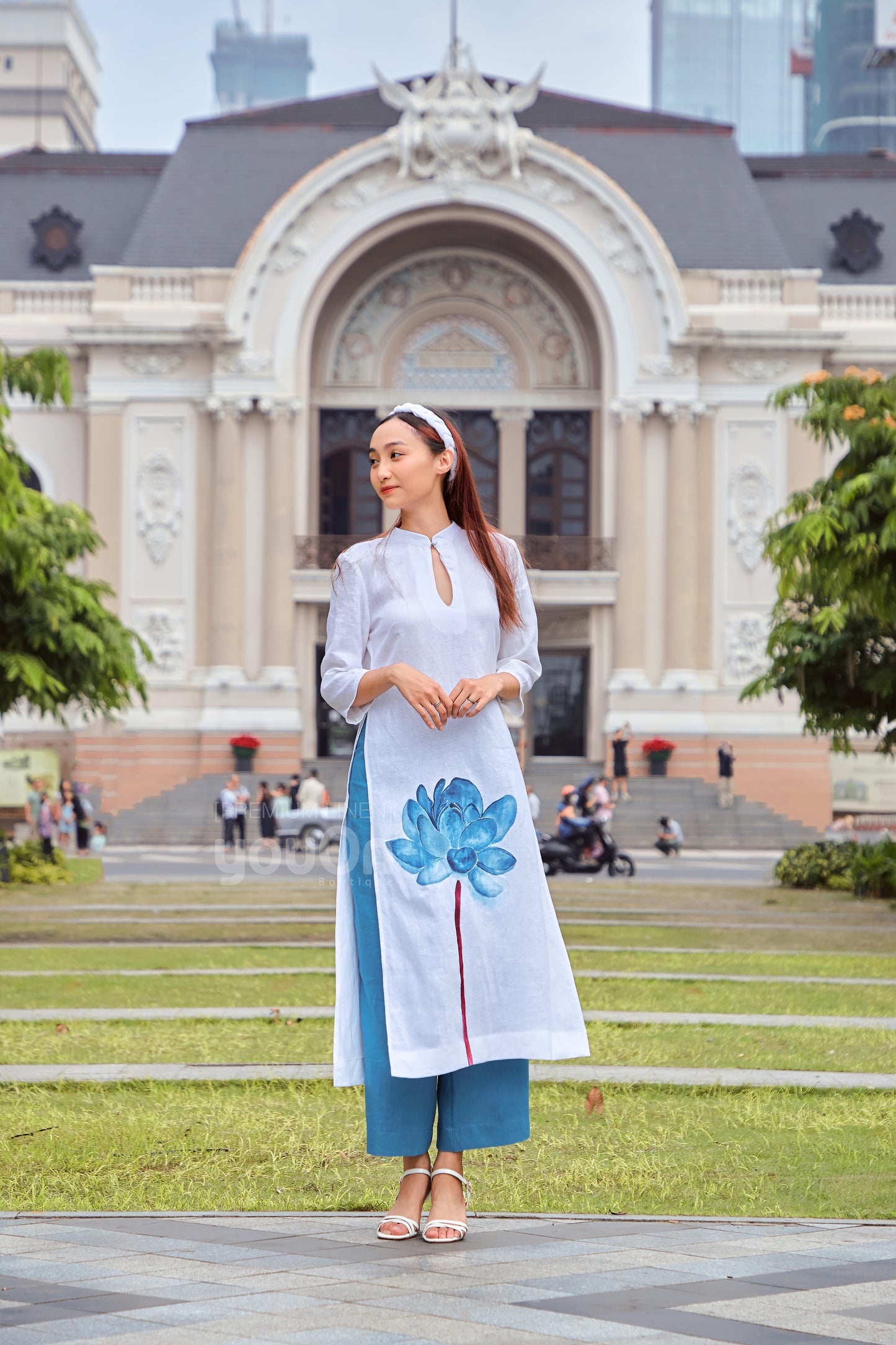 Desire Traditional Vietnamese Dress - Áo Dài Desire Trắng Có Vẽ