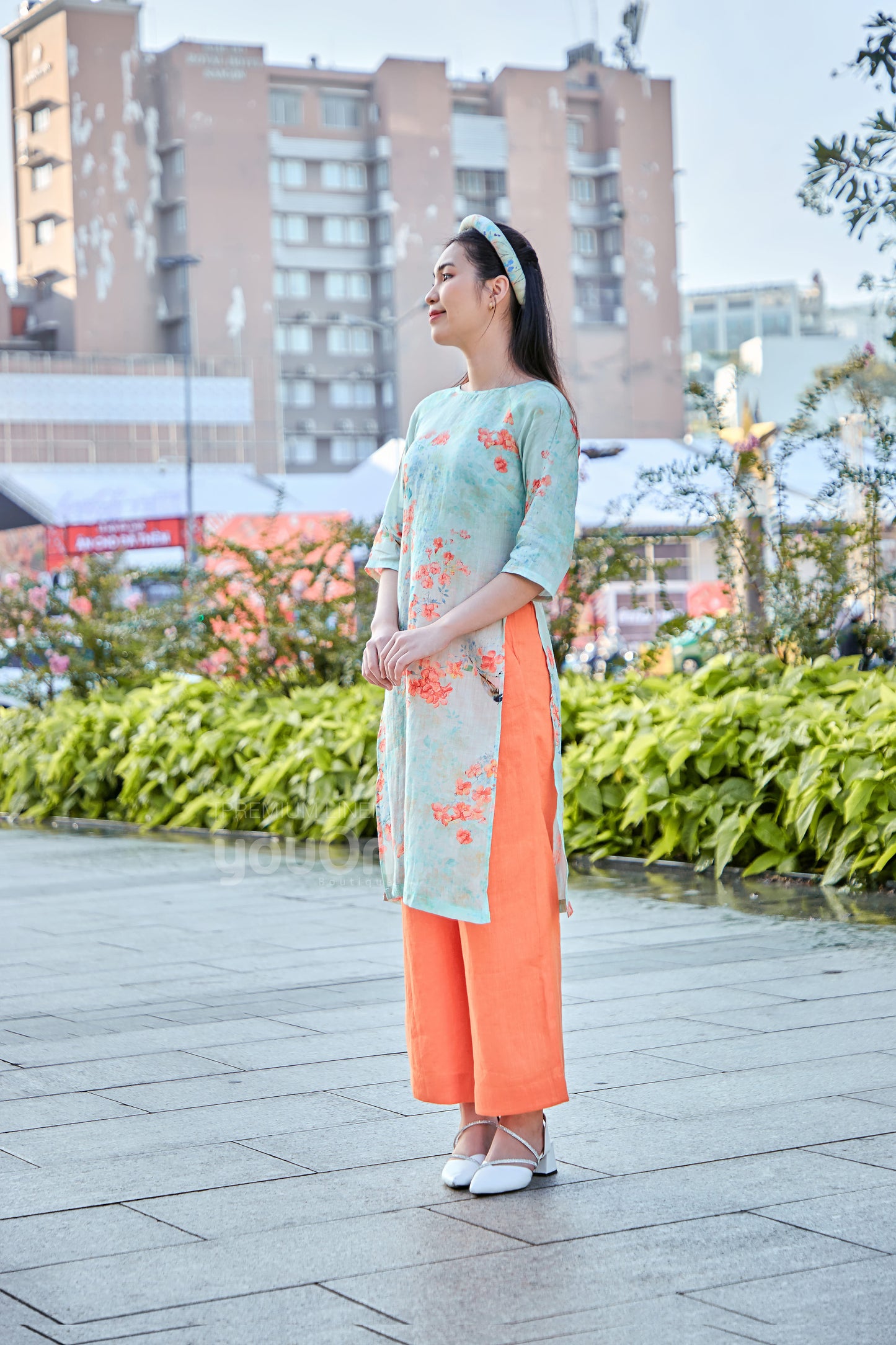 Vision Traditional Vietnamese Dress - Áo Dài Vision Tơ Hoa Cam Nền Xanh