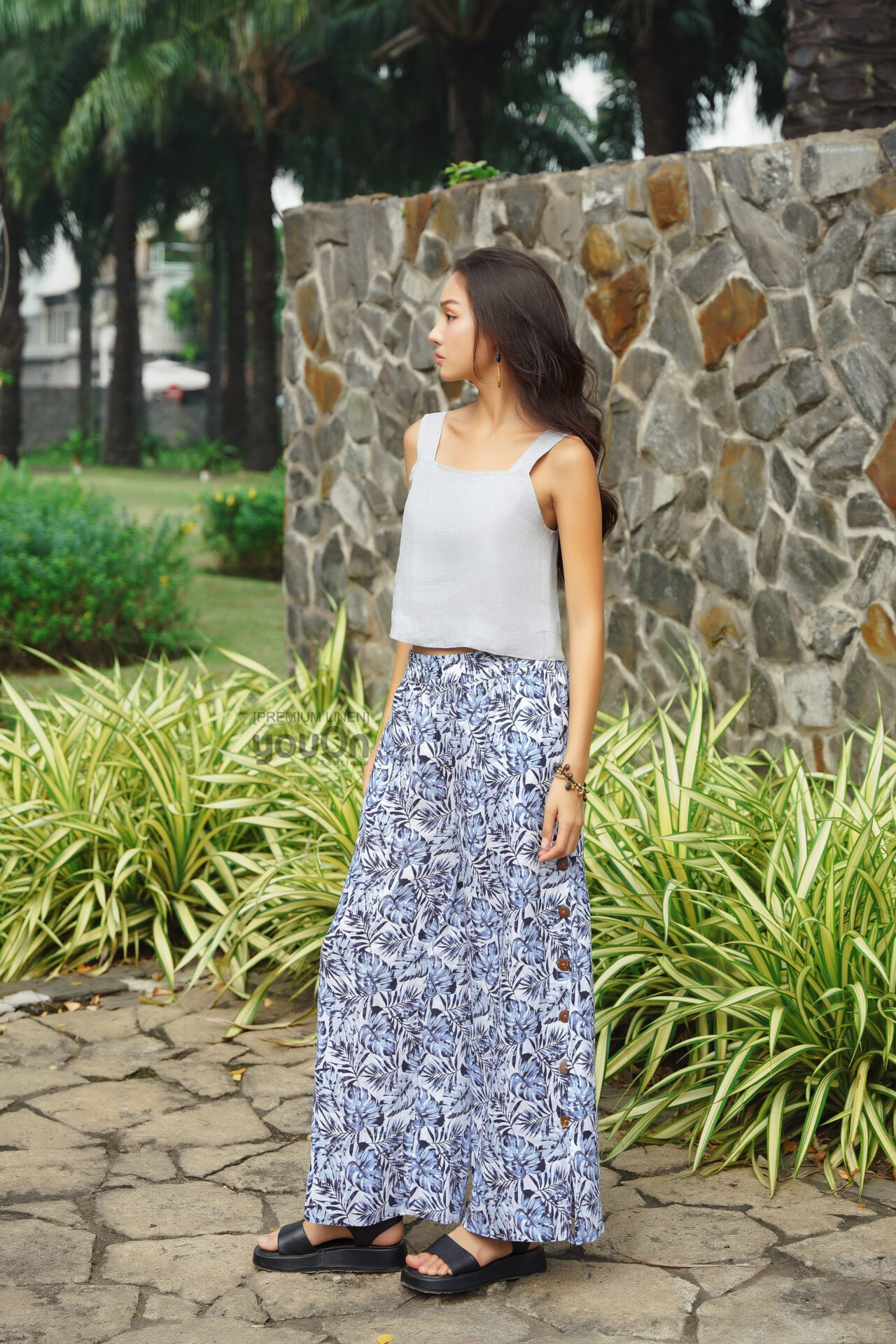 Quần Polka Hoa Đen Nền Xanh