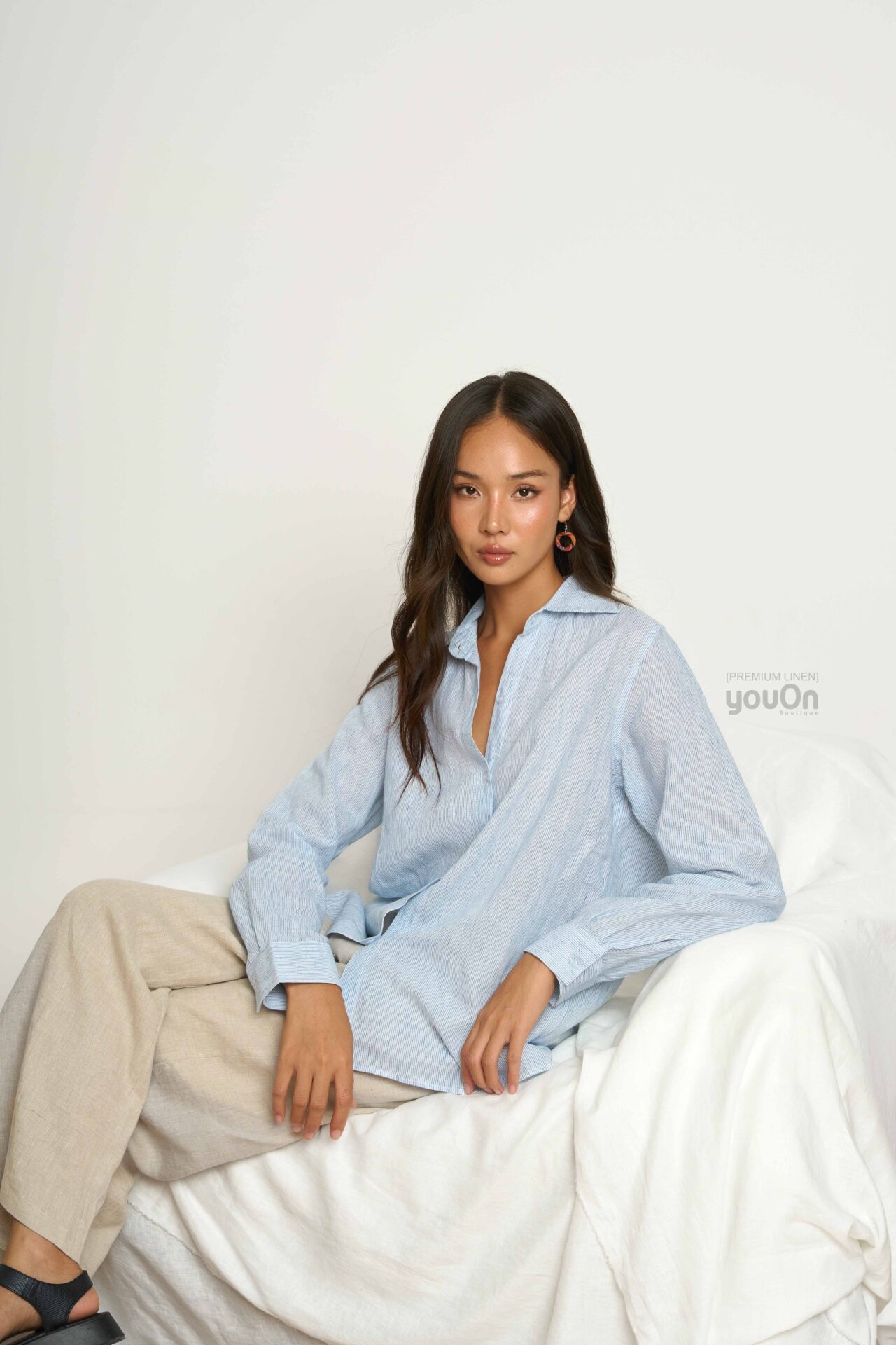 Áo sơ mi Fancy sọc trắng xanh , quần Enjoy muối tiêu